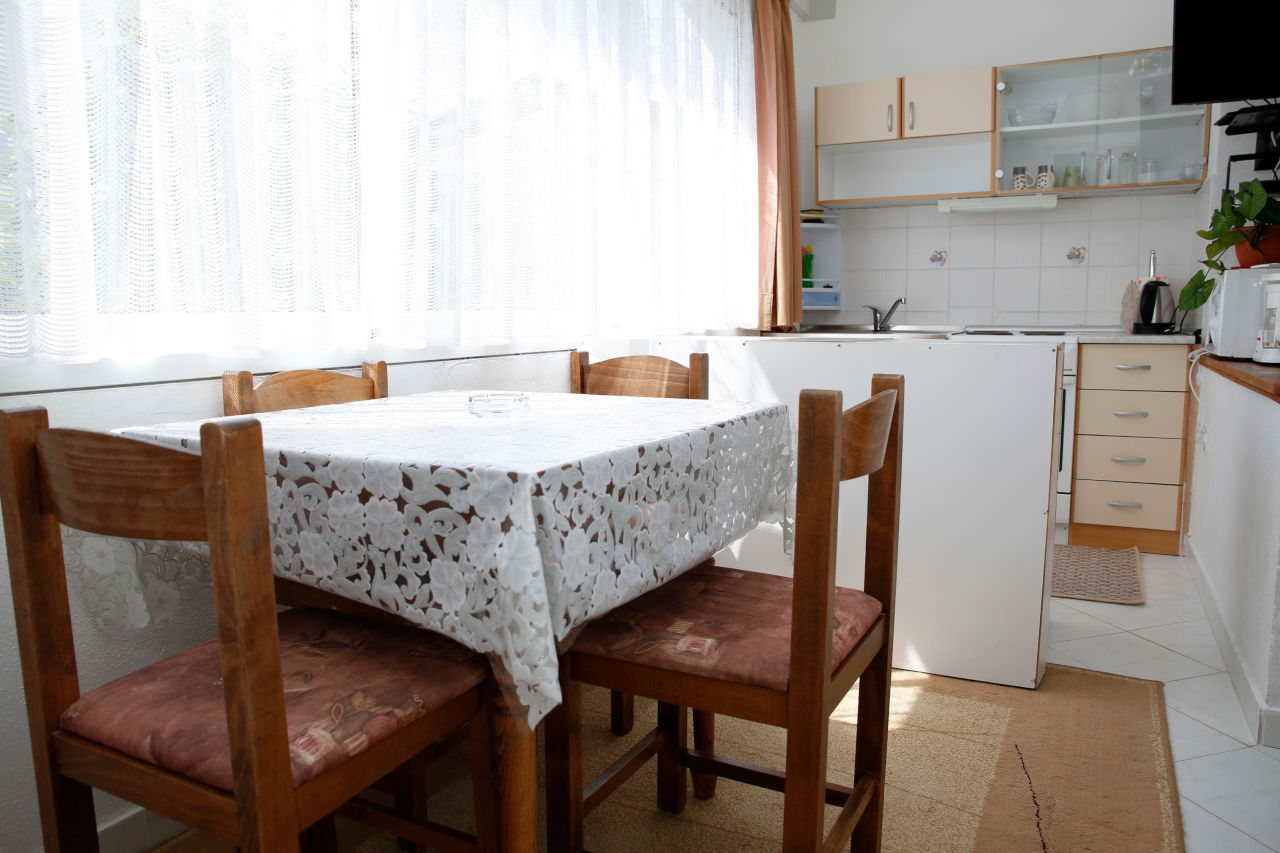 vodice-jukic_apartment-1_kitchen