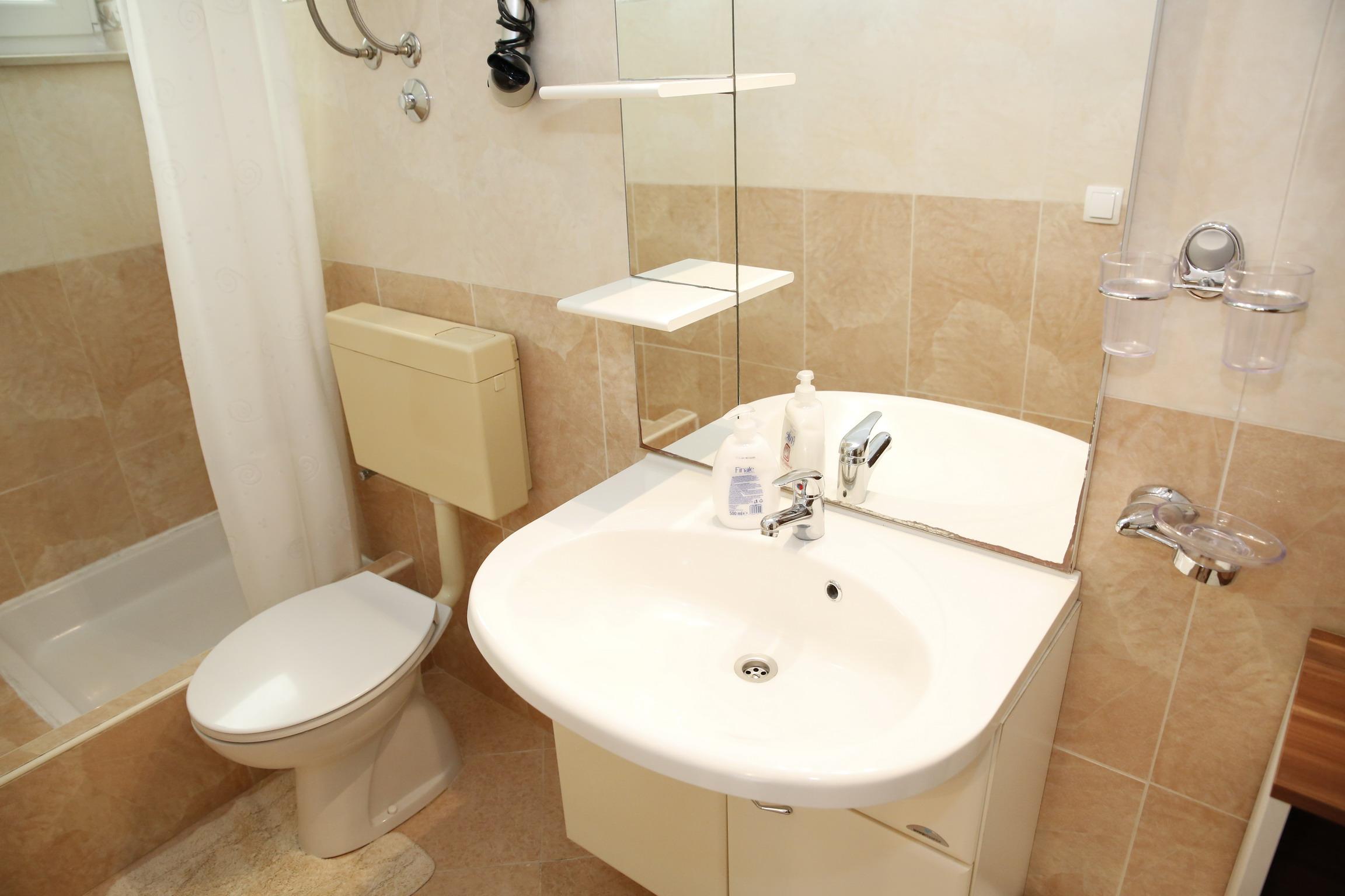 vodice-jukic_apartment-2_bathroom