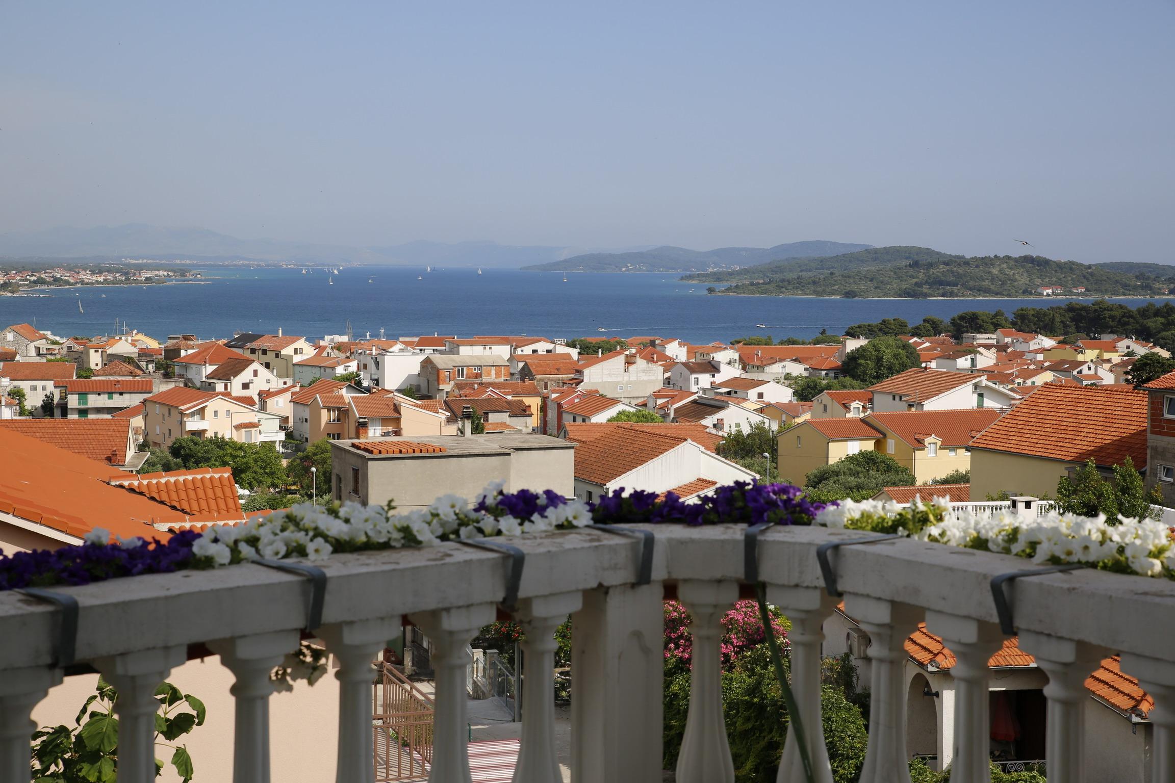 vodice-jukic_apartment-5_balcony-seaview-corner