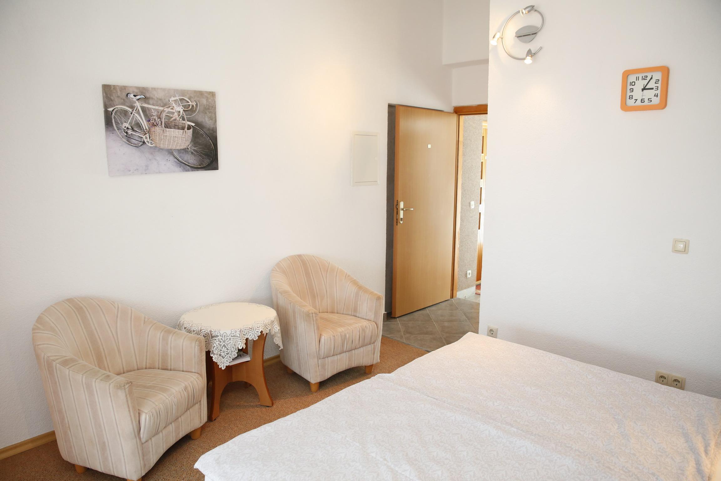 vodice-jukic_apartment-6_bedroom-seat