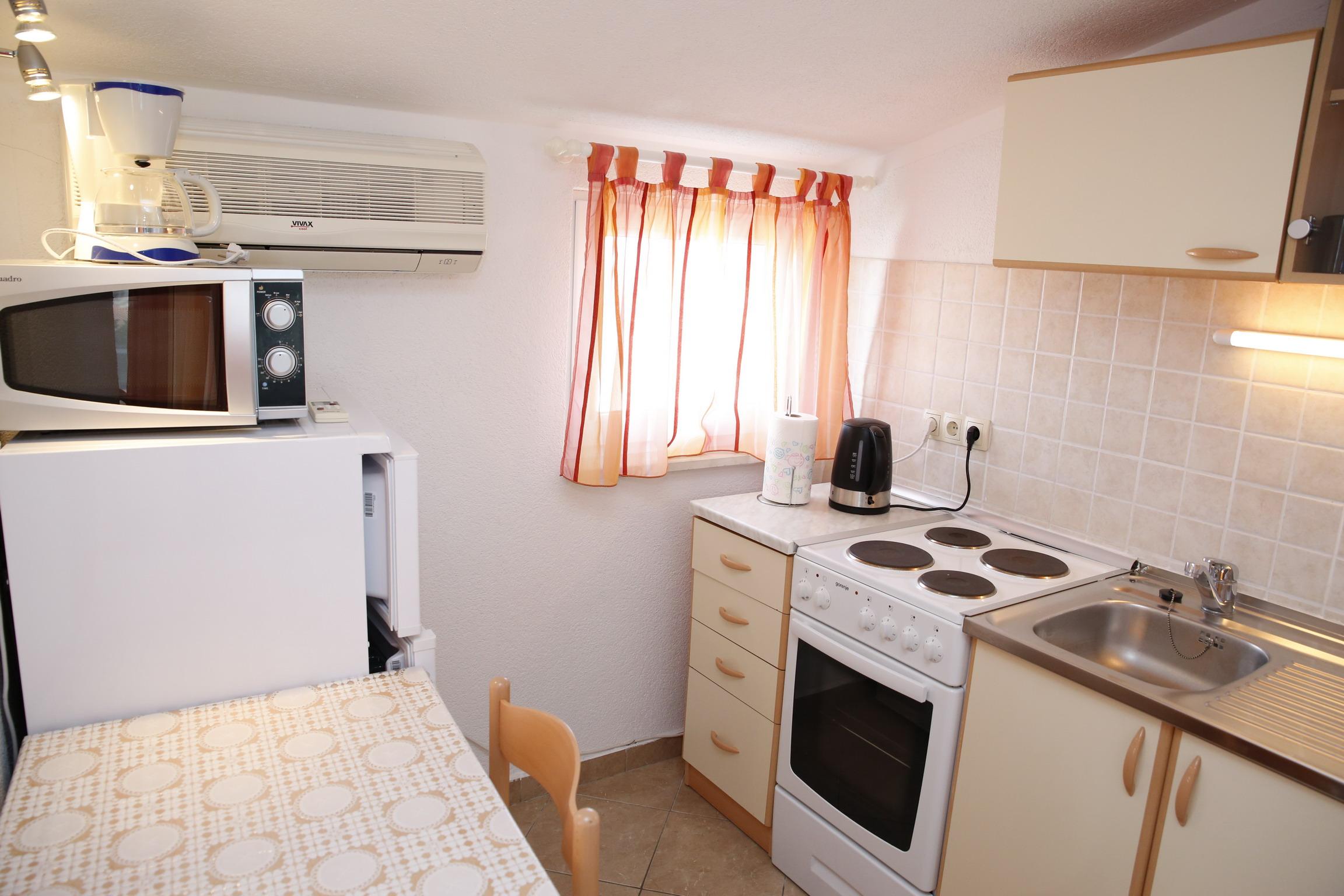 vodice-jukic_apartment-6_kitchen